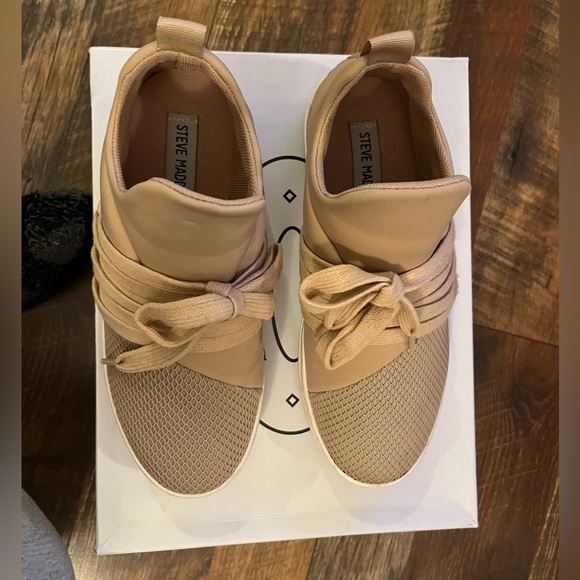 Steve Madden tennis shoes - Picture 1 of 3